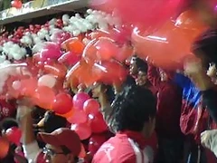 Alentando con globos