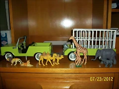 Rare Vintage Nylint Safari Hunt Set in very good condition with animal's