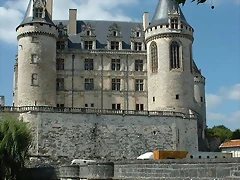 chateau La_Rochefoucauld_rounded_corners