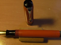plumas de ebonita naranja 022