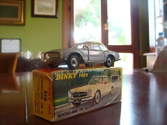 Dinky Toys Mercedes Benz 230 SL (2)