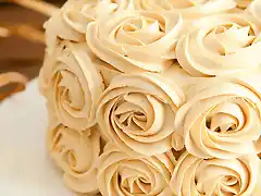 Tarta-de-chocolate-y-caramelo-con-rosas-21