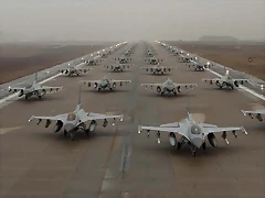 Unos pocos F-16 americanos y coreanos en los ejercicios Elephant Walk en la República de Corea en Diciembre 2012. Unos pocos F-16 americanos y coreanos en los ejercicios Elephant Walk en la República de Corea en Diciembre 2012.