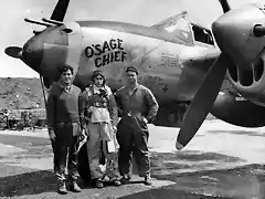P-38J_42-68015_coded_MC-J_Lt_Harold_Binkley_of_the_79th_FS_20th_FG_with_his_ground_crew