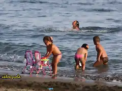 15, JUGANDO EN LA PLAYA, MARCA