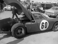 Ferrari-250lm-paddock-piper-snetterton-1967-Autosport-Trophy-Race