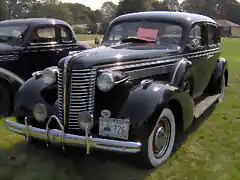 1938_Buick_4-door_trunkback_sedan