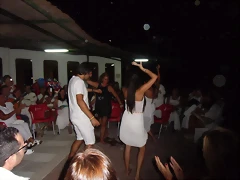 Hugo y Mara bailando sevillanas 21