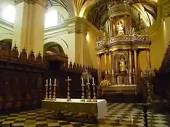 altar-in-catedral-in-lima