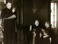 Cardenal Quiroga Palacios Hábito Piano Bendición 1952
