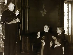 Cardenal Quiroga Palacios Hábito Piano Bendición 1952