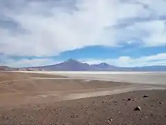 Expedición pasando por los volcanes “Doña Inés” y “Doña Inés chica”.