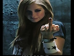 avril lavigne cantante mujer fuerza irreverncia groseria ofensa se?al obsena maldicion222222222222222222222222222222222222