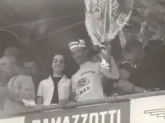 JIMENEZ PODIUN GIRO1966