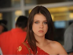 Nicola-Peltz Nicola-Peltz