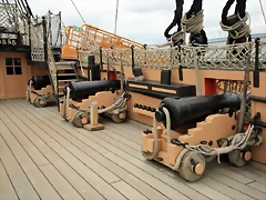 11portsmouth-hms-victory-small-main-deck-cannons