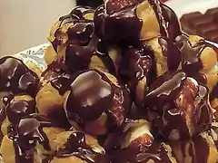 profiteroles_rellenos_con_salsa