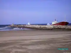 el espigon de sanjuan y el barco enbarrancado