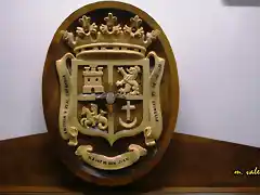 17, escudo en madera, marca