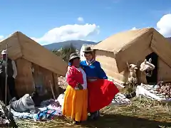 VESTIDA CON AMIGA URU