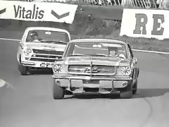 1964_Oulton_Park_Jack_Brabham_Mustang_Jim_Clark_Cortina