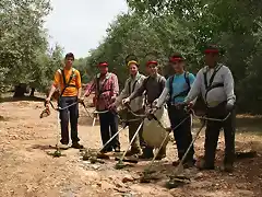 Copia de jovenes desbrozando 2