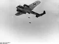 Bundesarchiv_Bild_101I-341-0489-13,_Frankreich,_Flugzeug_Dornier_Do_17