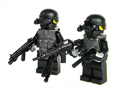 Dos miembros de las Fuerzas Especiales Lego