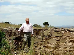 el autor en el campo