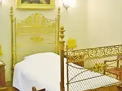 The papal bed used by John XXIII and Paul VI.