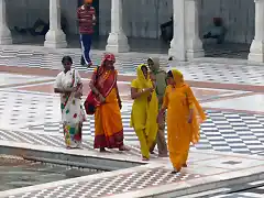 mujeres en el templo sij