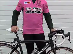 Asenjo con el maillot del giro