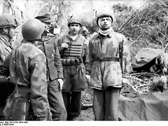 Paracaidistas alemanes en un bosque cercano a Monte Cassino. 1943-1944