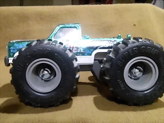 Chevy Silverado 4x4 Monster MAJORETTE (2)