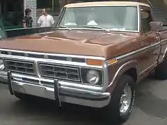 800px-'77_Ford_F-100_Ranger_(Crusin'_At_The_Boardwalk_'10)