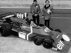 TYRELL-P34-Derek-Gardner-et-Ken-Tyrrel-Patrick-Depailler-au-volant