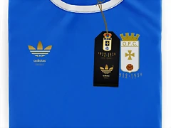 camiseta doblada etiqueta b camiseta doblada etiqueta b