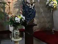 imagen de la virgen en el presbiterio