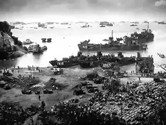 Fuerzas americanas en Okinawa el 13 de abril de 1945