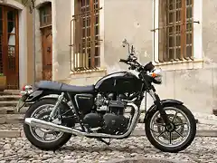 triumph-bonneville-circulando-5