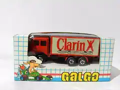 galgo-camion-con-publicidad-clarin-con-caja-dec-80-164-501521-MLA20798603633_072016-F