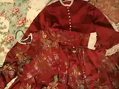 traje rojo