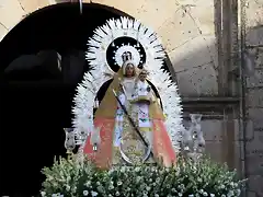 005, la virgen en la plaza