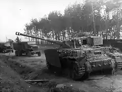 Abandoned_late_Panzer_IV_1945