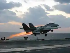 Catapultacin de un Grumman F-14 Tomcat