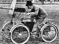 Quadriciclo armado. Ao 1899