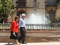 17, caminando hacia la iglesia, marca