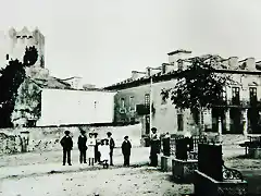 Frente a la Torre Julia y el Palacio de Ibaez