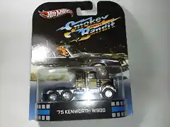 75 KENWORTH W900 RETRO ENTERTAINMENT SERIES SMOKEY AND THE BANDIT