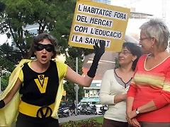 ada-colau-revienta-acto-electoral-imma-mayol-2007-1431341748894